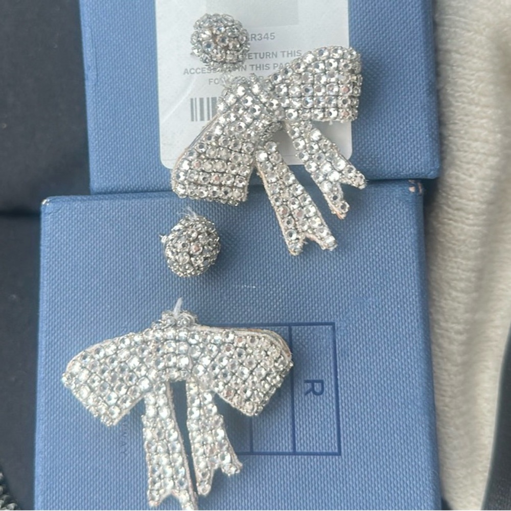 Oscar de la Renta Beaded Bow Earrings - Picture 8 of 8